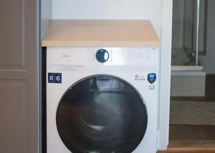 Kaiser 02 By Rockchair L Superhost Status L 3 Bedrooms Boxspringbeds 2 Bathrooms L Cozy Family & Business Flair 155 Sqm 3 Balcony 2nd Floor Elevator Up To 10 Guests Welcomes You!