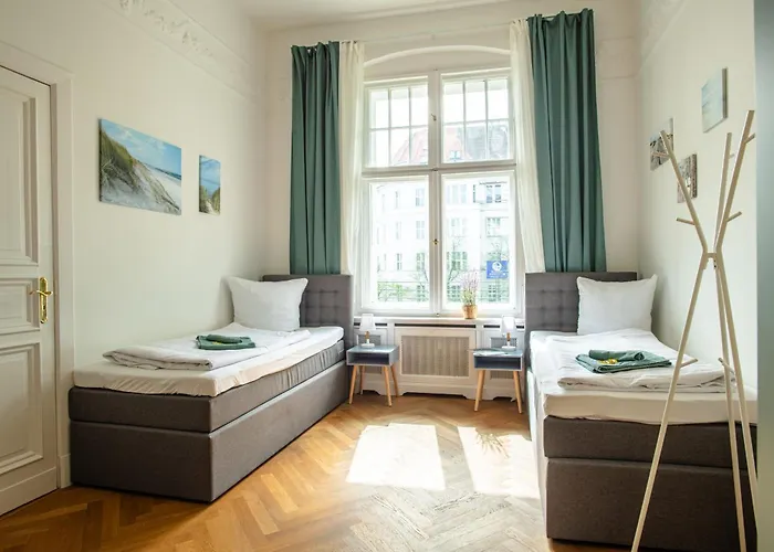 Διαμέρισμα Kaiser 02 By Rockchair L Superhost Status L 3 Bedrooms Boxspringbeds 2 Bathrooms L Cozy Family & Business Flair 155 Sqm 3 Balcony 2nd Floor Elevator Up To 10 Guests Welcomes You! Βερολίνο