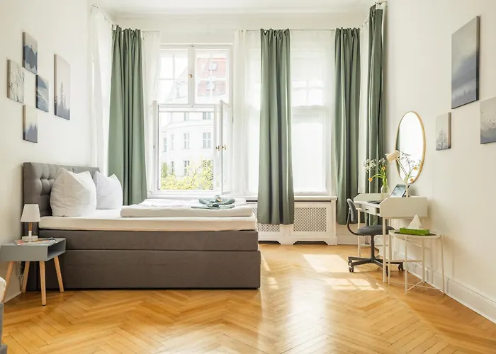 Διαμέρισμα Kaiser 02 By Rockchair L Superhost Status L 3 Bedrooms Boxspringbeds 2 Bathrooms L Cozy Family & Business Flair 155 Sqm 3 Balcony 2nd Floor Elevator Up To 10 Guests Welcomes You! Βερολίνο