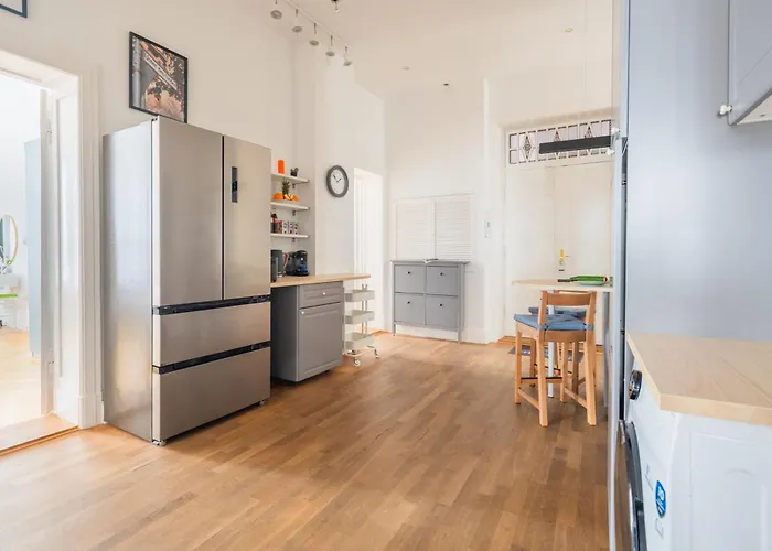 Διαμέρισμα Kaiser 02 By Rockchair L Superhost Status L 3 Bedrooms Boxspringbeds 2 Bathrooms L Cozy Family & Business Flair 155 Sqm 3 Balcony 2nd Floor Elevator Up To 10 Guests Welcomes You!