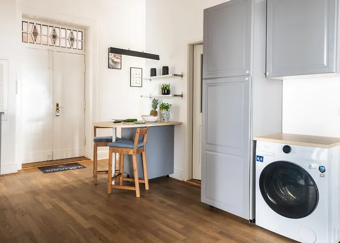 Διαμέρισμα Kaiser 02 By Rockchair L Superhost Status L 3 Bedrooms Boxspringbeds 2 Bathrooms L Cozy Family & Business Flair 155 Sqm 3 Balcony 2nd Floor Elevator Up To 10 Guests Welcomes You! *