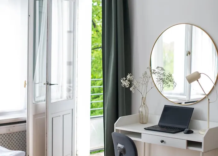 Kaiser 02 By Rockchair L Superhost Status L 3 Bedrooms Boxspringbeds 2 Bathrooms L Cozy Family & Business Flair 155 Sqm 3 Balcony 2nd Floor Elevator Up To 10 Guests Welcomes You! Βερολίνο